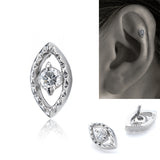 瞳のボディピアス