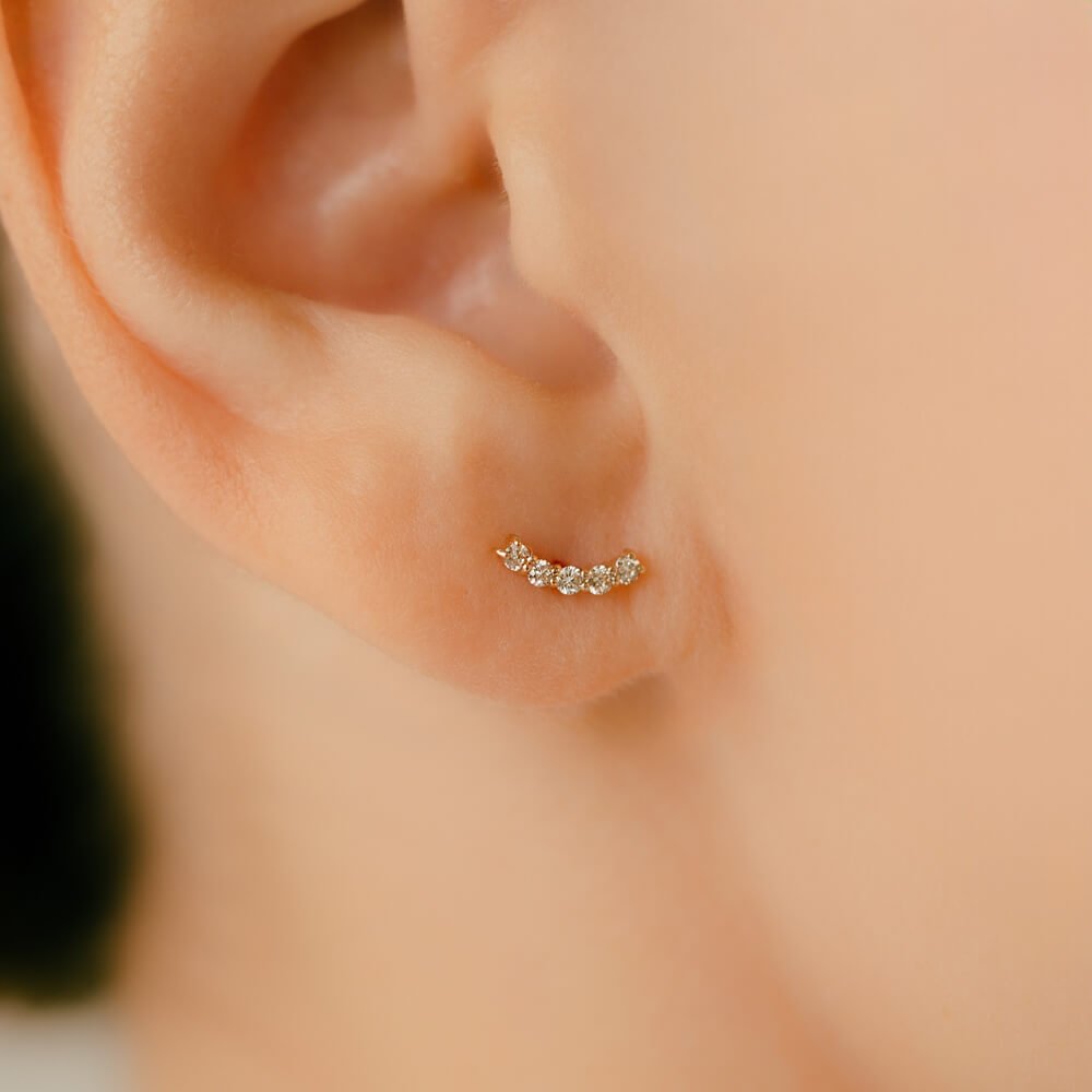 耳に沿うピアス│耳たぶに沿う天然ダイヤモンド ボディピアス – PICOLLET